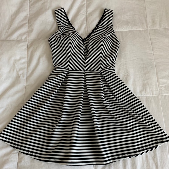 Windsor Dresses & Skirts - Windsor Black and White Baby doll dress